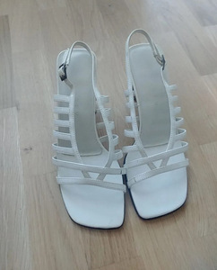 Белые каблуки