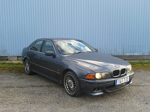 BMW E39 523i мануал 1999 (1 фото из 15)