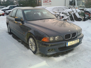 BMW E39 523i мануал 1999 (14 фото из 15)