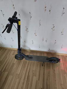 Xiaomi Mi Electric Scooter 3 (2 foto / 8)