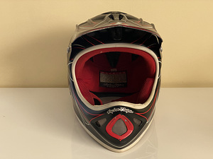 Troy Lee Design Full Face Helmet Kiiver (2 foto / 8)