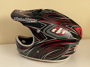 Troy Lee Design Full Face Helmet Kiiver (4 foto / 8)