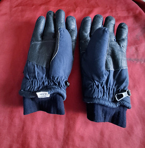 Nahast töökindad mustad, punased sinised (7 foto / 8)