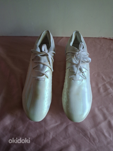 Jalgpallisaapad valged läikivad Adidas