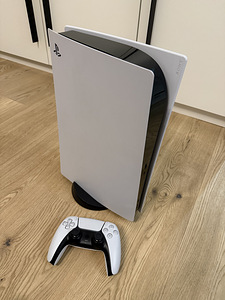 Playstation 5 с дисководом (1 фото из 5)