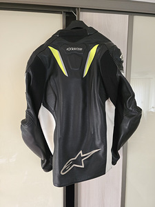 MÜÜA ALPINESTARS GP-R perforeeritud mootorratturi nahktagi (3 foto / 3)
