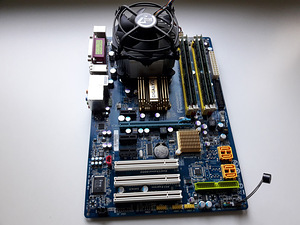 Gigabyte P35-DS3L+ Intel Core 2 Duo 8400+8gb ram (3 foto / 4)
