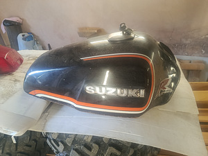 SUZUKI GS1000 (78-82.a) bensupaak ja tagatuli (1 foto / 4)