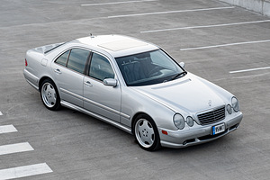 Mercedes-Benz E 55 AMG (4 foto / 15)