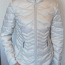 Женская стеганая куртка без капюшона, серовато-белая (фото #1)