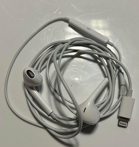 Apple EarPods Lightning (2 фото из 2)