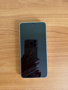 Samsung Galaxy S24 (2 foto / 2)