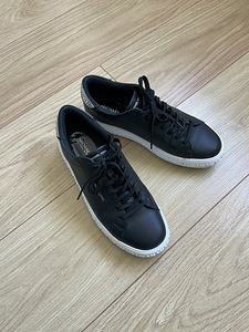 Michael Kors vabaajajalanõud (2 foto / 4)