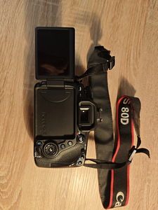 Canon EOS 80D + Canon EF-S 18-55mm 1:3.5-5.6 IS STM (3 foto / 5)