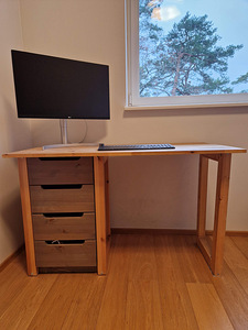 Puidust kirjutuslaud ja riidekapp (3 foto / 5)