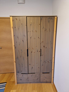 Puidust kirjutuslaud ja riidekapp (4 foto / 5)