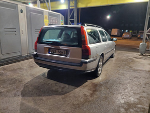 Volvo V70 (6 фото из 14)