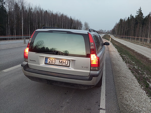 Volvo V70 (10 фото из 14)