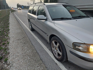 Volvo V70 (13 фото из 14)