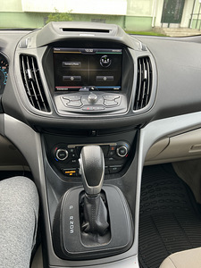 Ford Escape (SUV) (8 foto / 13)
