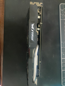 ASUS STRIX R9 380X (2 foto / 3)