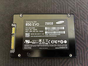 Samsung SSD 250GB (2 foto / 3)