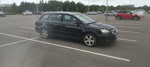 Toyota avensis 2.2 110kw (2 foto / 7)