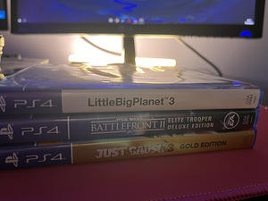 Müüa playstation 4, 2 pulti ja pildil olevaid mänge (3 foto / 3)