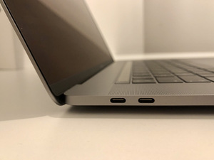 MacBook Pro 15 2018, 1TB, Radeon Pro 560X! (7 foto / 9)