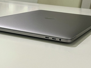 MacBook Pro 15' 2018, Radeon 560X, 1 ТБ, 6 ядер (4 фото из 8)