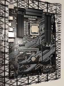 Intel® Core™ i7-9700K + Gigabyte Z390 UD rev. 1.1 (1 foto / 2)