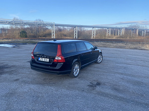 Volvo V70 2.4D (3 фото из 9)