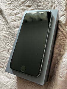 iPhone 8 64gb (черный) (2 фото из 3)