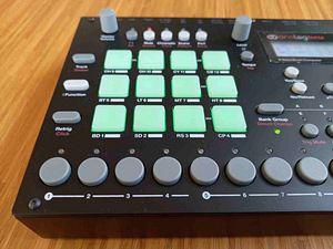 Elektron analog rytm mk1 (9 foto / 9)