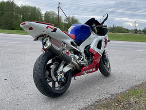 Yamaha R1 110kw (2 foto / 4)