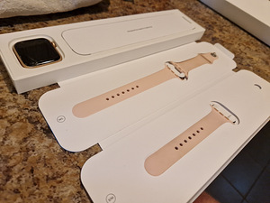Apple Watch SE (4 фото из 4)