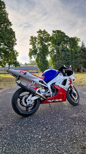Yamaha R1 (2 foto / 6)