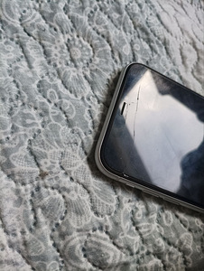 iPhone Xr müük (3 foto / 4)