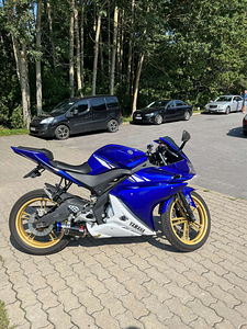 2010 Yamaha YZF R-125 (5 foto / 10)