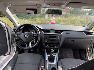 Skoda Octavia (5 фото из 12)