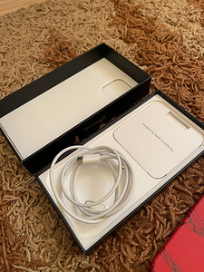 iPhone 12 про макс (4 фото из 4)
