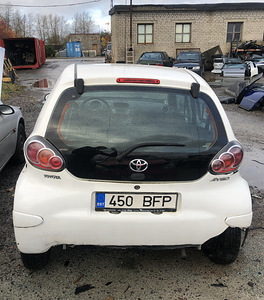 TOYOTA AYGO 1,0 BENSIIN, VARUOSAD (5 foto / 7)