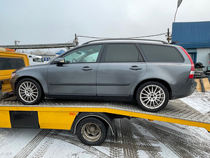 VOLVO V50 2,0D, VARUOSAD (3 foto / 7)