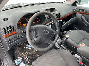 TOYOTA AVENSIS 2,2 D-KAT 130 KWT VARUOSAD (3 foto / 8)