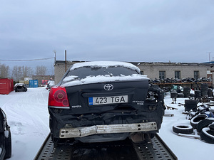 TOYOTA AVENSIS 2,2 D-KAT 130 KWT VARUOSAD (7 foto / 8)