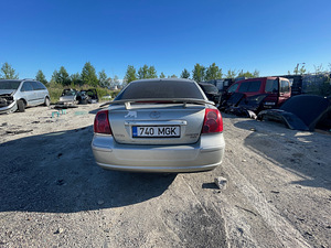 TOYOTA AVENSIS 2,0D 85 KWT, VARUOSAD (4 foto / 6)