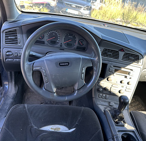 VOLVO V70 2,5D, MANUAAL, VARUOSAD (7 foto / 8)