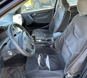 VOLVO V70 2,5D, MANUAAL, VARUOSAD (8 foto / 8)