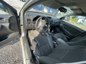 TOYOTA AVENSIS 2,0 D4D 85 KWT, VARUOSAD (5 foto / 7)