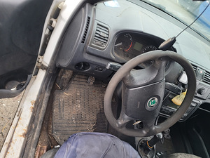SKODA ROOMSTER / PRAKTIK 1,4 D 59 KWT, VARUOSADEKS (9 foto / 10)